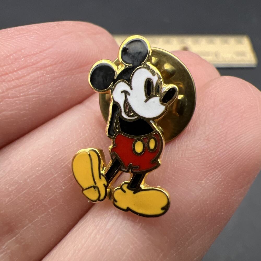 Vintage Walt Disney Gold Toned Metal Enamel Pin Mickey Mouse 0.75”